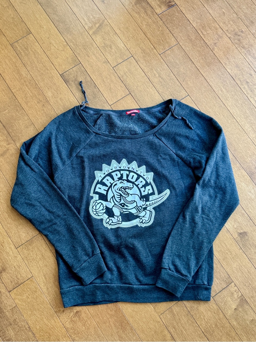 Mitchell & Ness Toronto Raptors Women's Sweatshirt - Off Shoulder - Medium